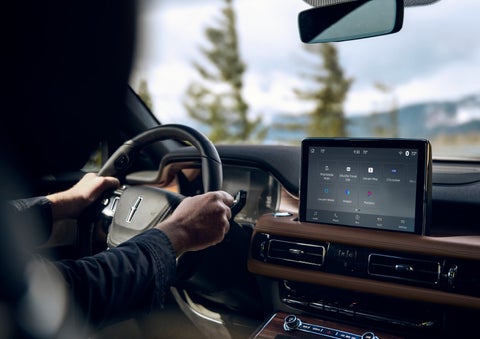 The center touch screen in a 2024 Lincoln Aviator® SUV is shown | Baldwin Lincoln in Covington LA