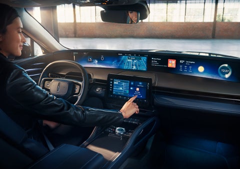 The driver of a 2024 Lincoln Nautilus® SUV interacts with the center touchscreen. | Baldwin Lincoln in Covington LA