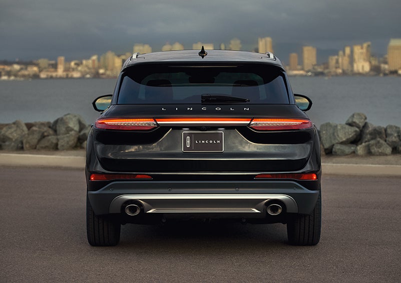 The rear lighting of the 2024 Lincoln Corsair® SUV spans the entire width of the vehicle. | Baldwin Lincoln in Covington LA