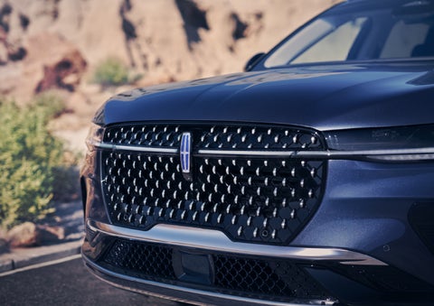 The stylish grille of a 2024 Lincoln Nautilus® SUV sparkles in the sunlight. | Baldwin Lincoln in Covington LA